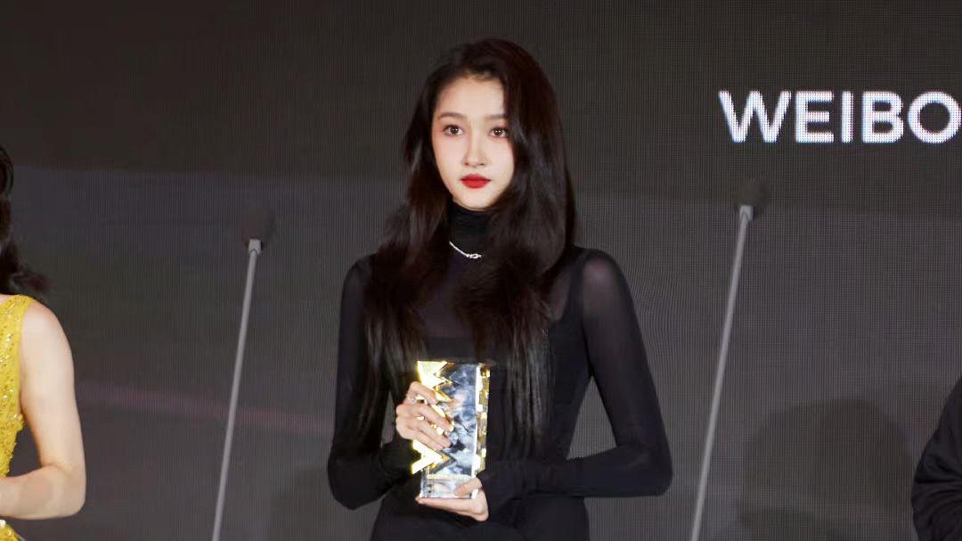 关晓彤|关晓彤对待赵丽颖vs关晓彤对其他女星：11年的情谊是真的