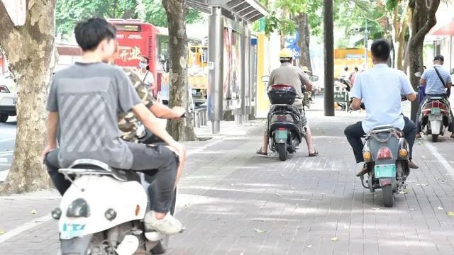 男子酒后骑电动车被查，不服警方酒驾犯罪认定：电动自行车也算？