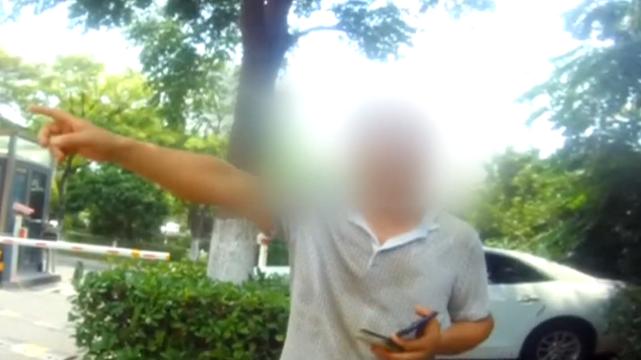 90分钟内停车免费！男子每隔80分钟开出再开进，男子称：我没错