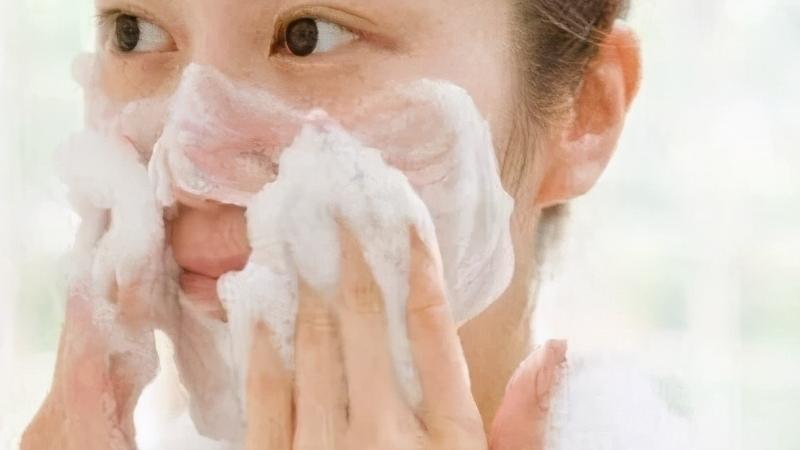 女人洗脸4个习惯，让你不知不觉变丑！特别是第2点，你经常在做