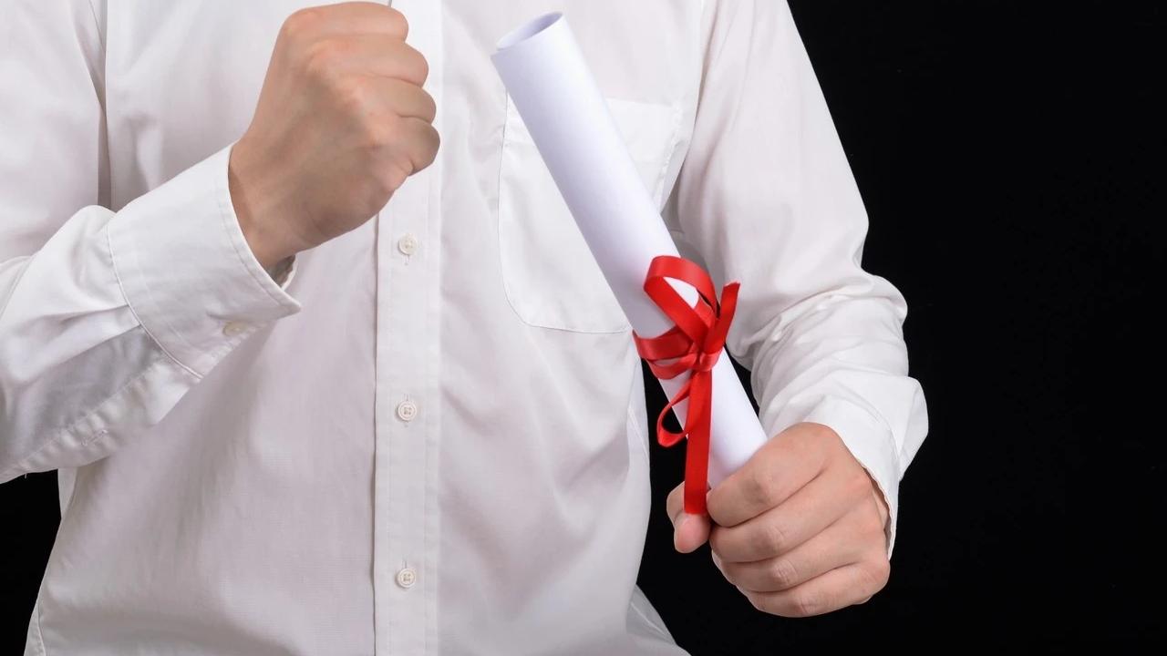 |山寨证书无非是号准了“拿下证书就有了金饭碗”的脉