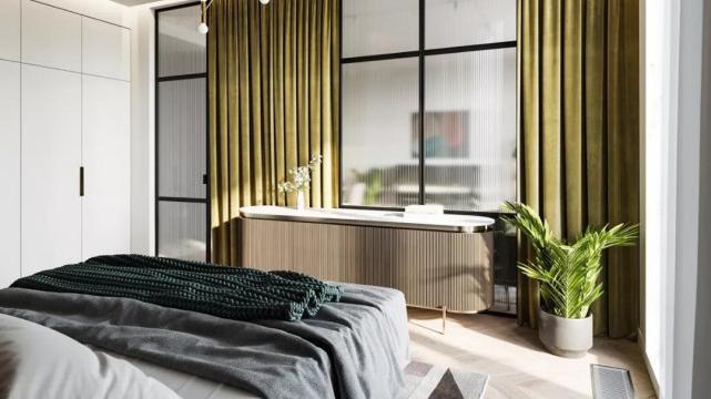 120平做二居室客厅居然敢用姜黄色、草绿色家具，但是还挺好看