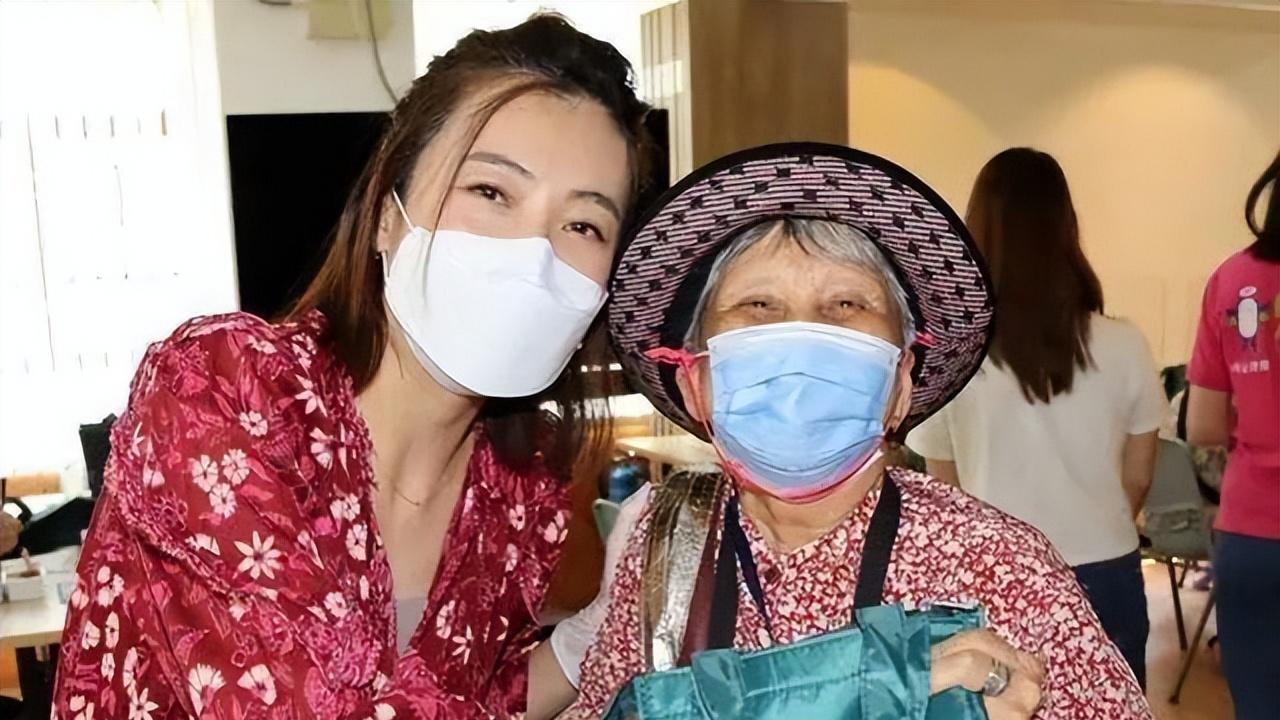 甘比|甘比终于有名媛自信了，不戴珠宝不穿奢侈品，捐千万被称为女菩萨