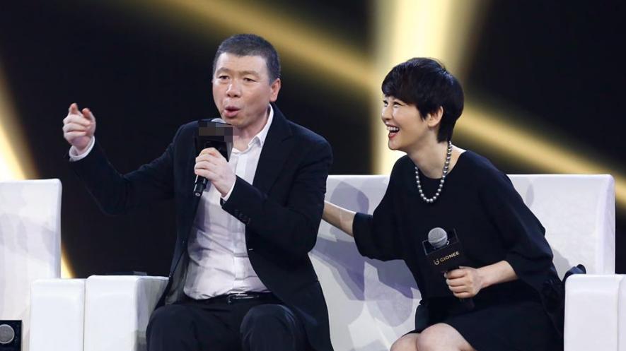 移民|冯小刚否认移民后，疑美移民局指认两人：确有两位同音人申请移民