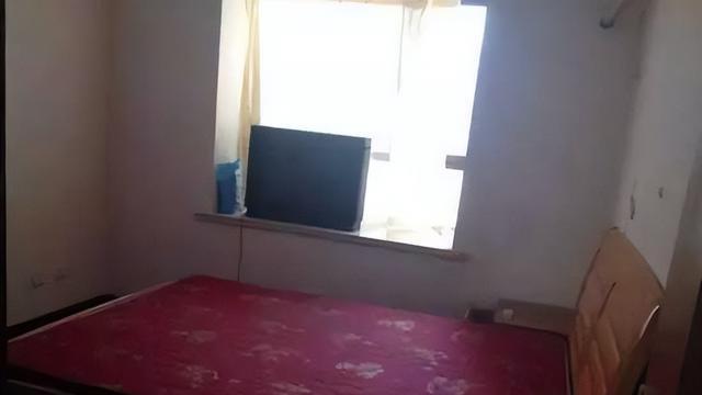 小伙沐浴忘锁门纪实，结果女邻居一晚来3次，女子：谁让他不锁门