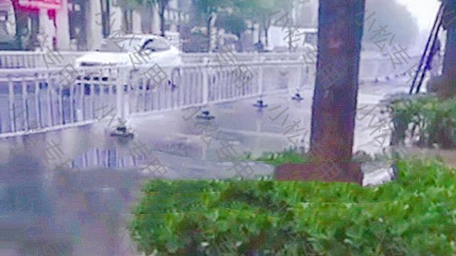 广东深圳：下雨了，女子睡在街边痛哭，男朋友拿着全部存款跑路了