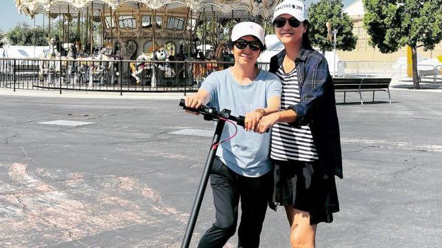 徐静蕾|?48岁徐静蕾正式公开孕肚照，穿孕妇裙素颜出镜状态佳！