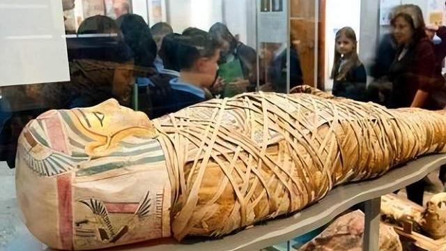 古埃及有种谜样物质“卡”，它究竟是什么样子，出土木雕破解难题
