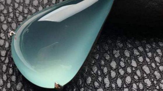 翡翠|染色翡翠非常低劣，但是还是有人上当，就是因为对翡翠不了解