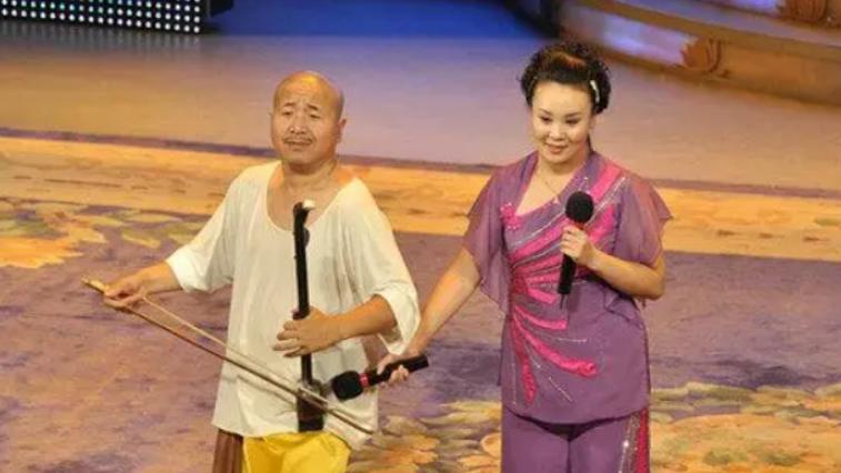 王小利|王小利与前妻离婚后, 娶了乡村爱情中的谢兰为妻, 如今二人恩爱有加