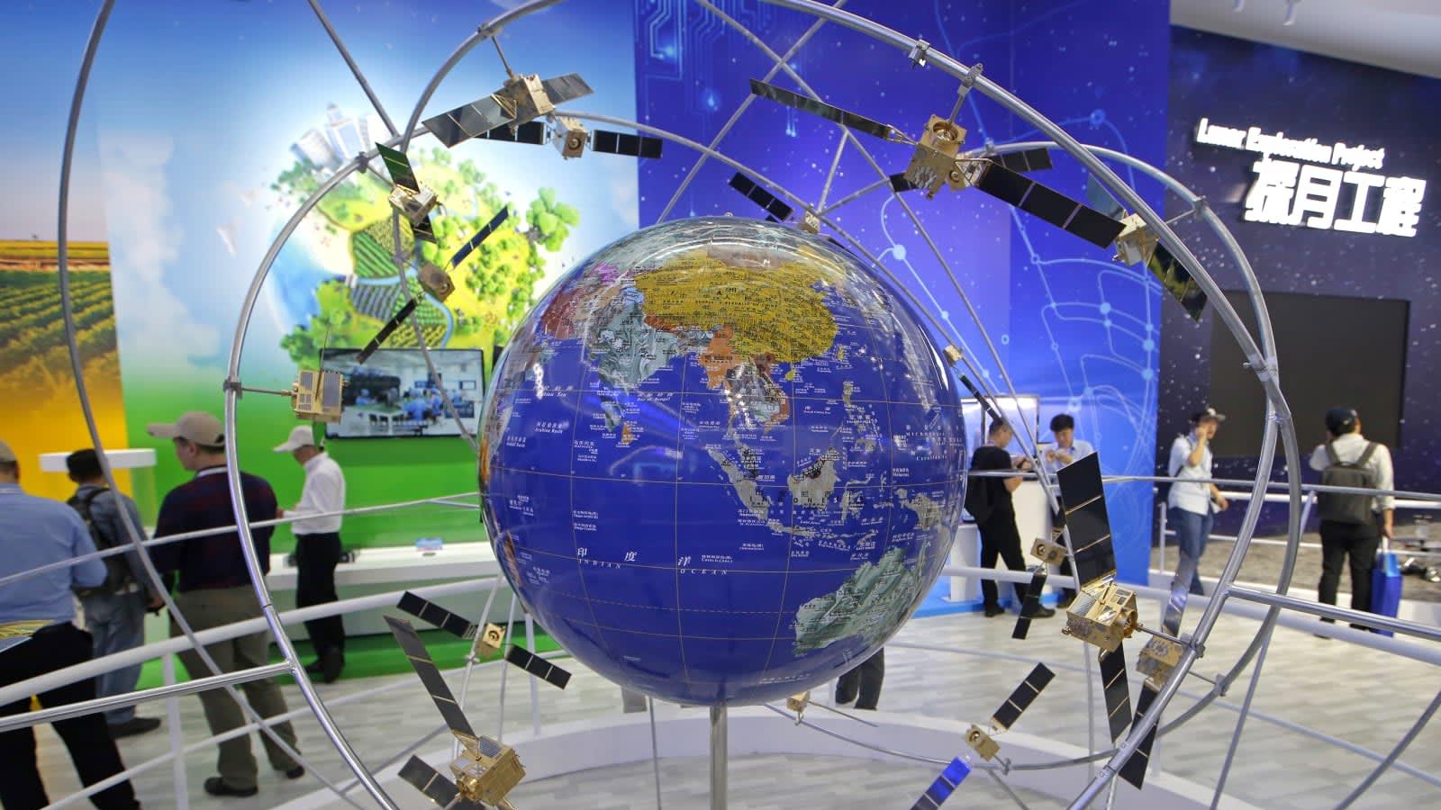 中国新成果原子钟为世界定标准：准确调整北斗卫星，超过美国GPS