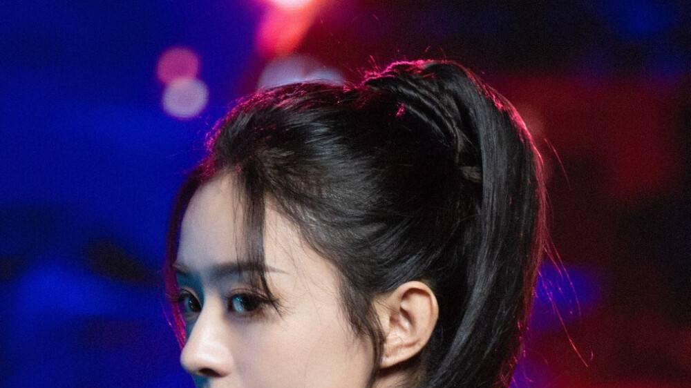 赵丽颖|孤芳自赏的赵丽颖，不畏缩年纪，逐步展示女人的魅力