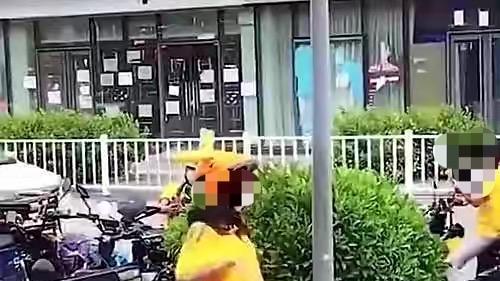 女孩送餐中被侵犯，反而起诉老板要求索赔，老板：又不是我强奸的