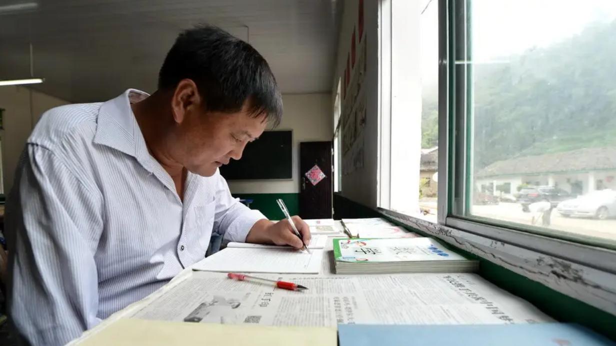 哥哥在北京，税后2万，弟弟在小县城当老师，亲戚的态度刺伤哥哥