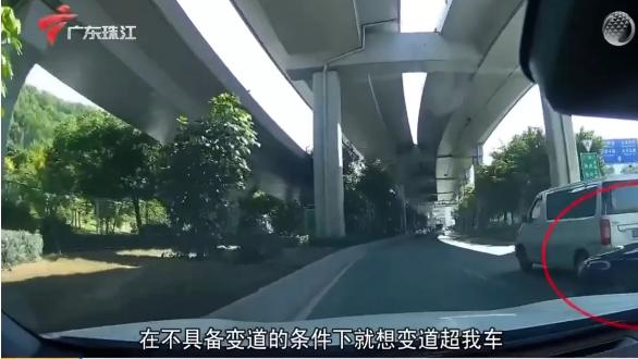 广东广州，一男子开车送孕妇到医院，被一辆奔驰10次故意别车。