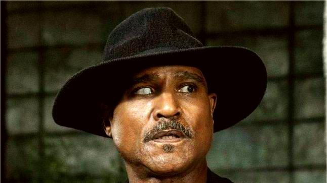 勇者无惧|《行尸走肉》神父加百利，如何从一位懦弱的神父转变成战神