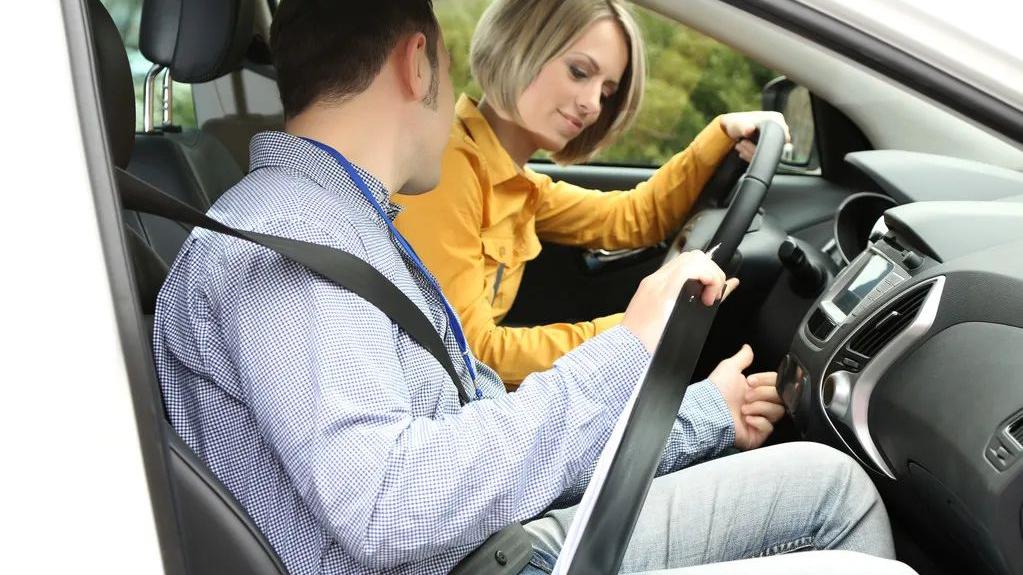 |同事经常蹭车，怎么拒绝？