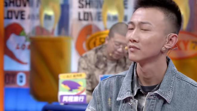 吉娃娃|“奇葩说”16期，十二强席位争夺开启