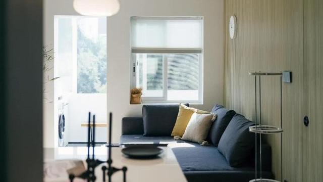 60㎡老房逆袭舒适两居，巧用「姜黄+浅灰」配色，打造豪宅既视感！