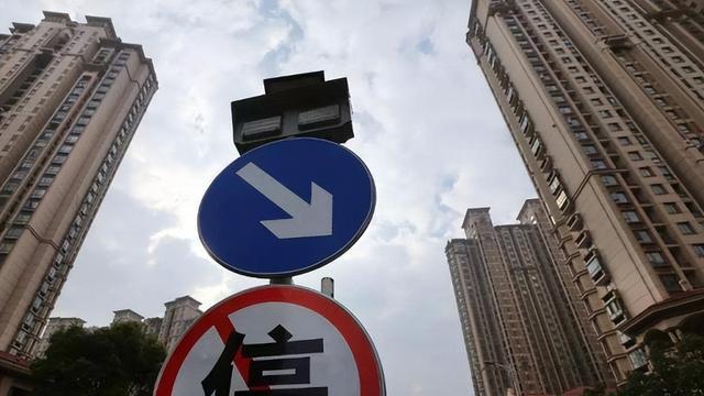 房贷利率|放贷时间越长，挨得打就越毒？普通人千万别熬30年还房贷了！