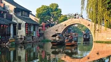 露营|中山四路已然是一片热门商圈与名胜古迹，西南大学旧址如今是成都最具存在感的景点