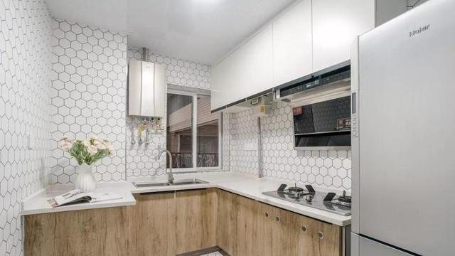 厨房顶面吊顶，用铝扣板好还是石膏板好？