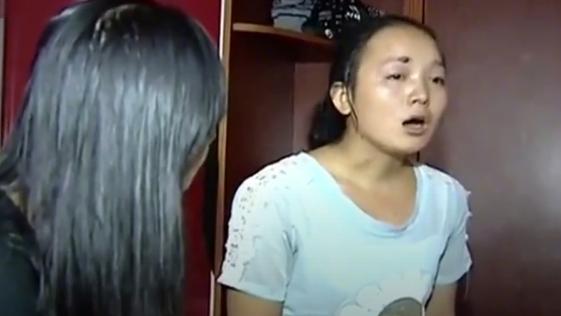 养女考上名牌大学，偷偷和富豪爸爸相认，穷养父寒心落泪