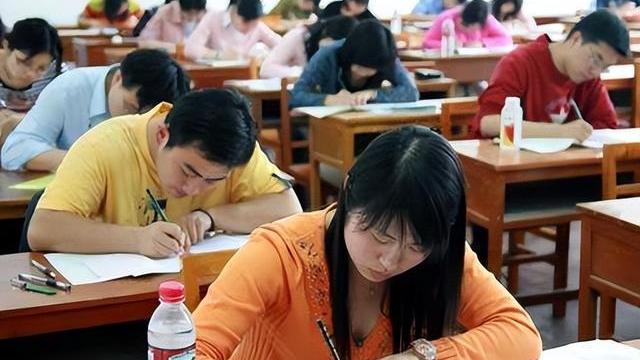 广州市|208上热搜，易烊千玺等人免笔试考上编制引不满，明星也抢铁饭碗