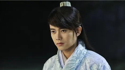 任嘉伦|网传任嘉伦新剧独眼造型且弱的掉渣，一点不弱好吧，妥妥主角模板