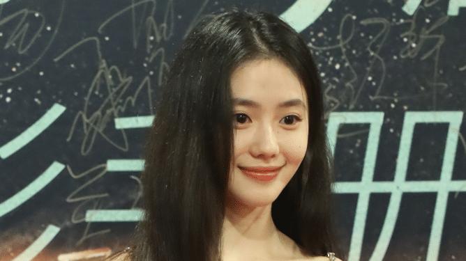 田曦薇|明明是美女，可笑起来很“恐怖”，这6位女星，不笑美艳一笑瘆人