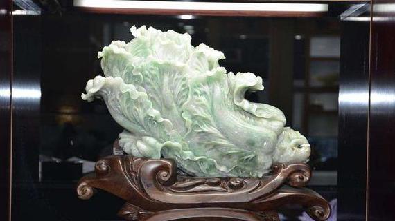 翡翠|买翡翠摆件之前，这些种类和内涵你要清楚，不同摆件特色不同