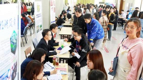 求职|“我们不是找小三”，女大学生求职被HR骂到失眠，只因说了一句话