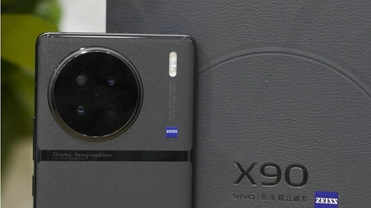 濮阳|vivo X90系列真机曝光，三款颜色，后置不对称圆形摄像模组