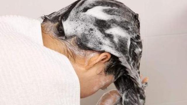 水果 洗发水“回购榜”∶海飞丝、阿道夫榜上有名，最后一款控油还蓬松