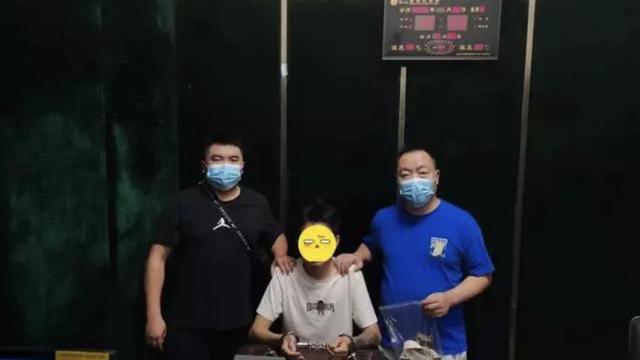 女老板“网上投资”被骗300多万，如今打工还债