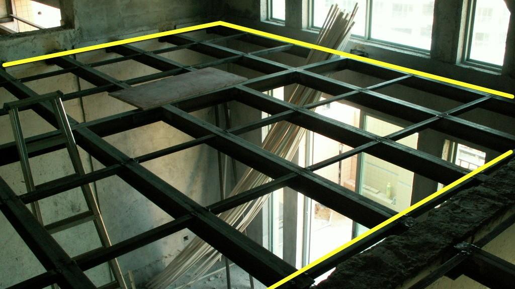 从没想过给阳台再搭建一层，上面储物，下面生活，是我见识浅了