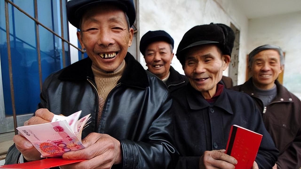 清华大学女教授“献策”：职工50岁退休，打15年短工，再领退休金