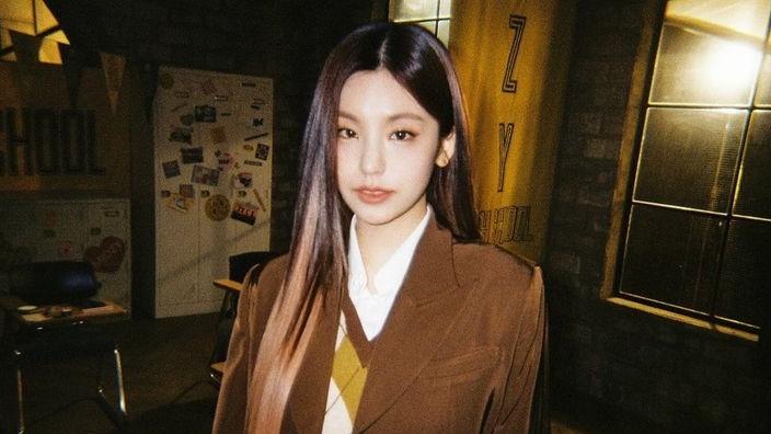 流行 韩国今年流行什么发型，女星都换上了的直长发就是答案！