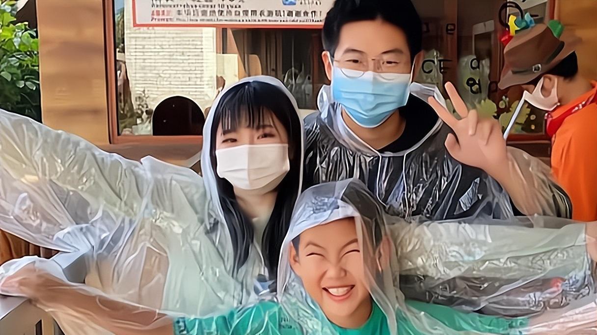 郭麒麟|孙卓小时候照片走红，眉清目秀看着就机灵，还被夸神似郭麒麟