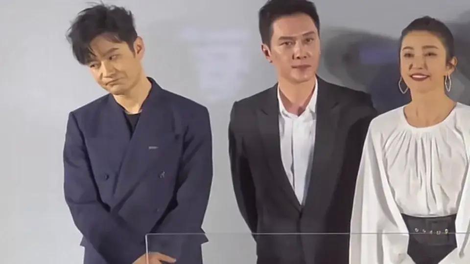 冯绍峰|黄晓明和冯绍峰一同参加首映礼，两个人的表情太有意思了！