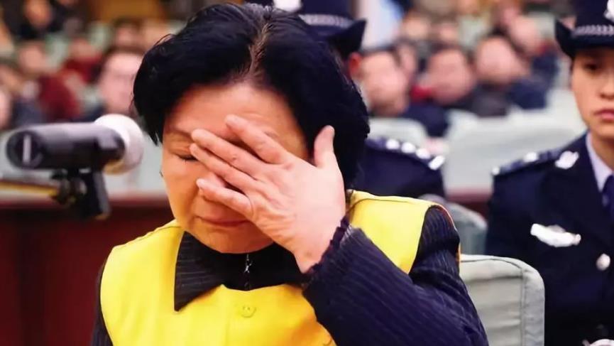 “乳业女皇”田文华，毁掉30多万婴幼儿，入狱后如今怎么样了？