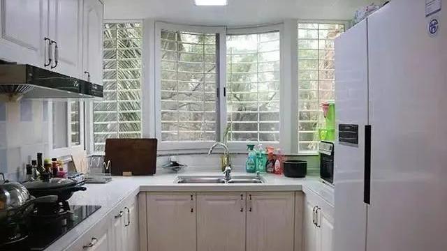 同事家146平新房，阳台简直比我家厨房还大，一进门就被吸引了！