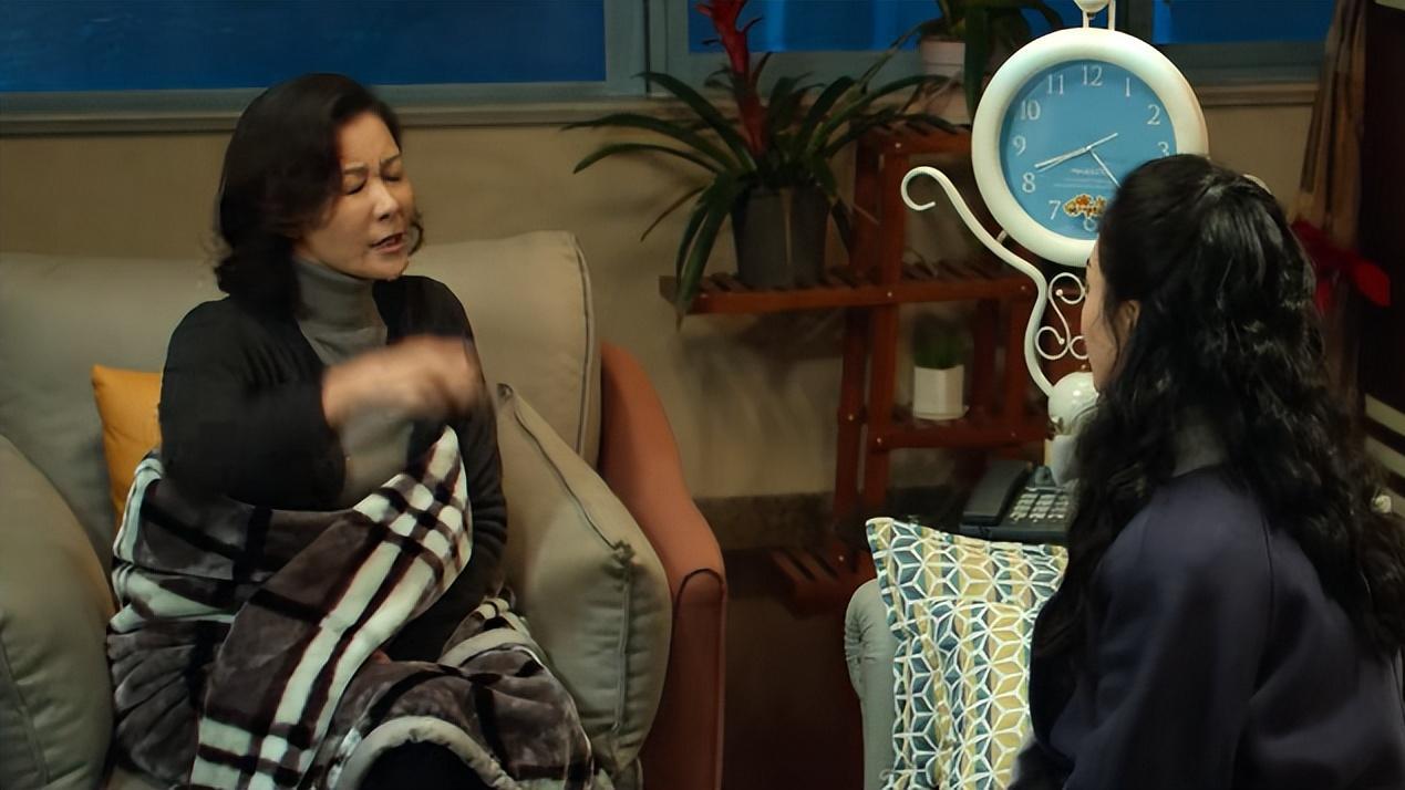 野蛮生长|摇头晃脑，表情狰狞：《风吹半夏》女二，把“演技炸裂”玩出新花样！