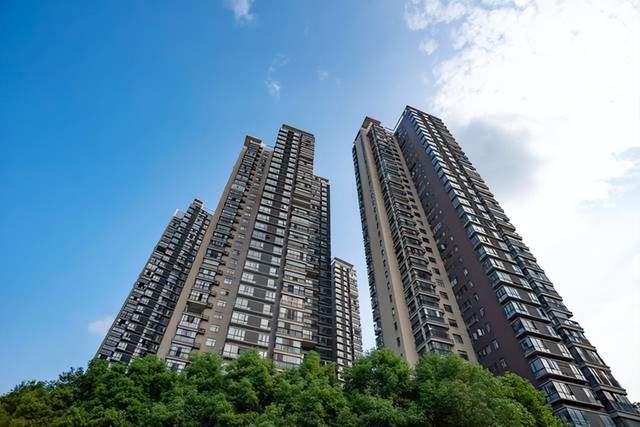 融创中国|一个曾是中国首富，一个曾是商业鬼才，如今他们的时代结束了