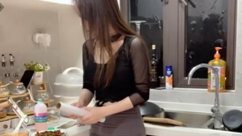 女子回老家做饭，将炕烧成仙境，网友：果然是“小仙女”
