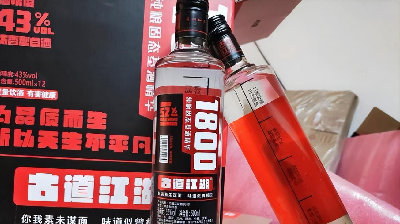 辽宁66岁大爷，大方晒家中酒库，内行人：这大爷不一般