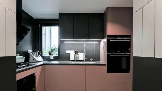 她家97㎡老房改造，坚持客厅不放电视和沙发，实用性只增不减！