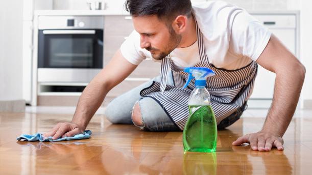 清洁地板用什么材料比较好？