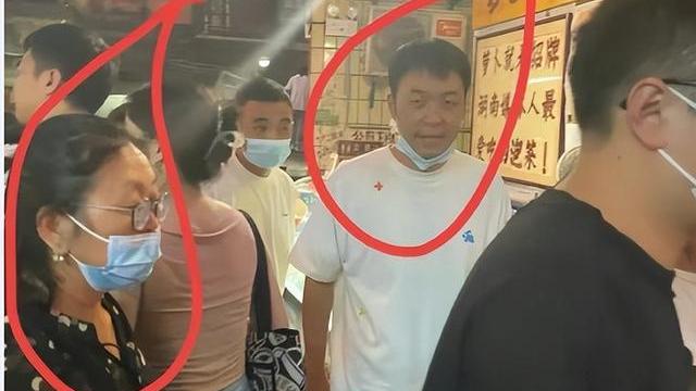 杜海涛 网友街头偶遇杜海涛，素颜+暴瘦的他，简直成了个小老头！