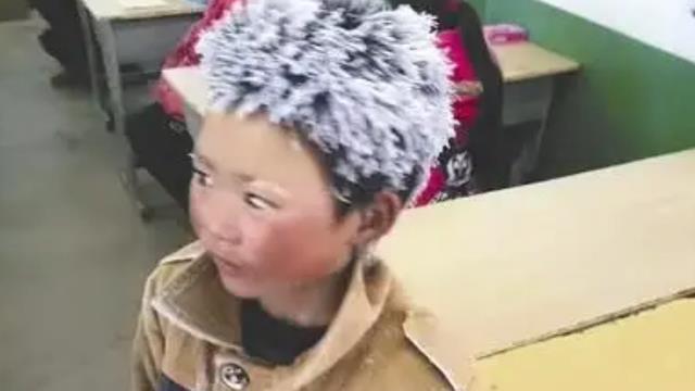 2018年那个走4.5公里山路上学，满头冰花的男孩，后来怎么样了